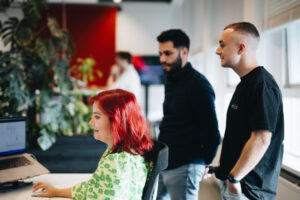 Collega's in overleg kantoor Enschede