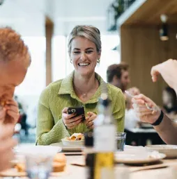 Samen lunchen op kantoor Amsterdam.