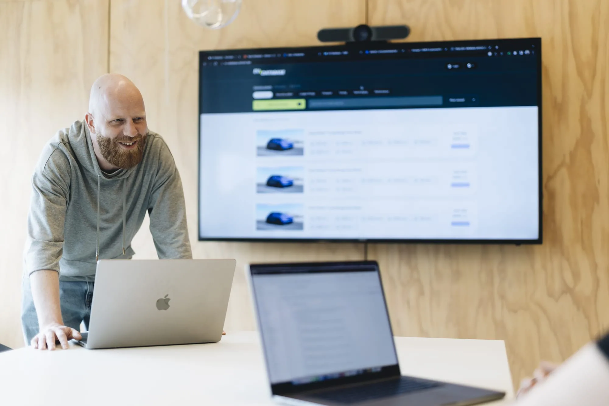 Hier zien we Maarten in meetingroom 1.