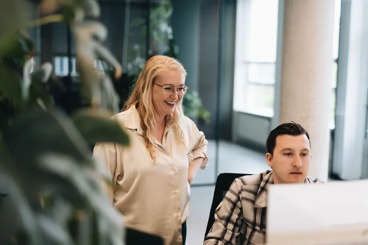 Claudia en Sander aan het werk