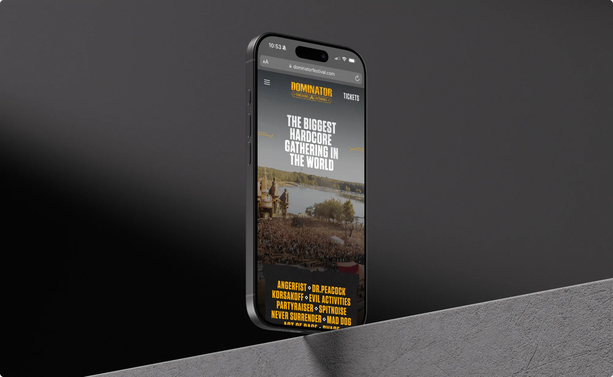 Dominator Festival website mobiel mockup